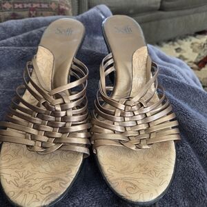 Sofft Women's Gold Woven Sandals